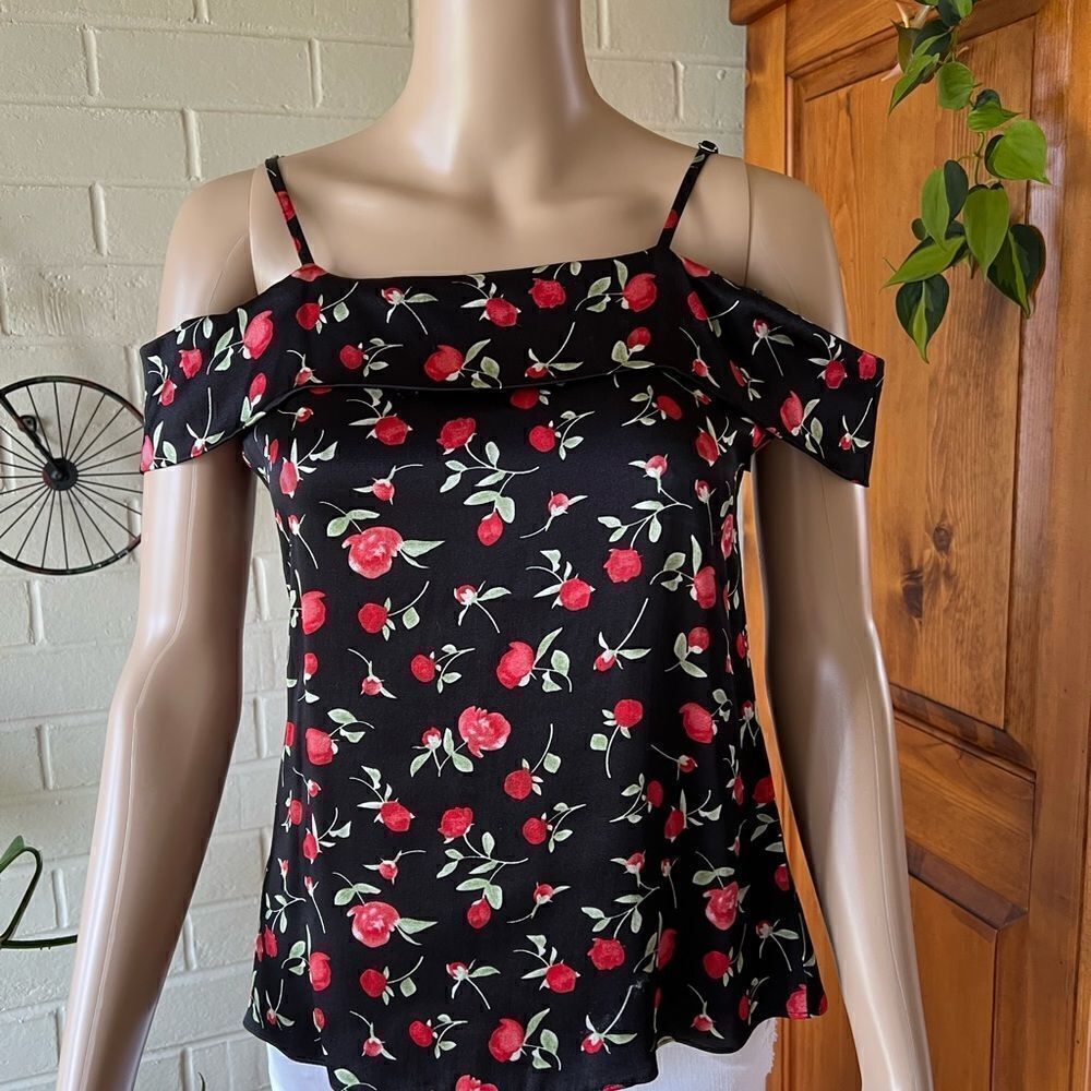Reformation off the shoulder blouse black with rose pattern size XS EUC - Picture 4 of 10